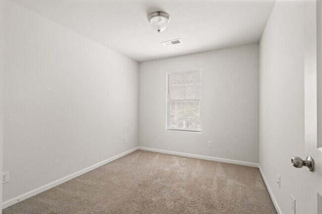 Foto del edificio - 3 Bedroom Townhome in Jonesboro!