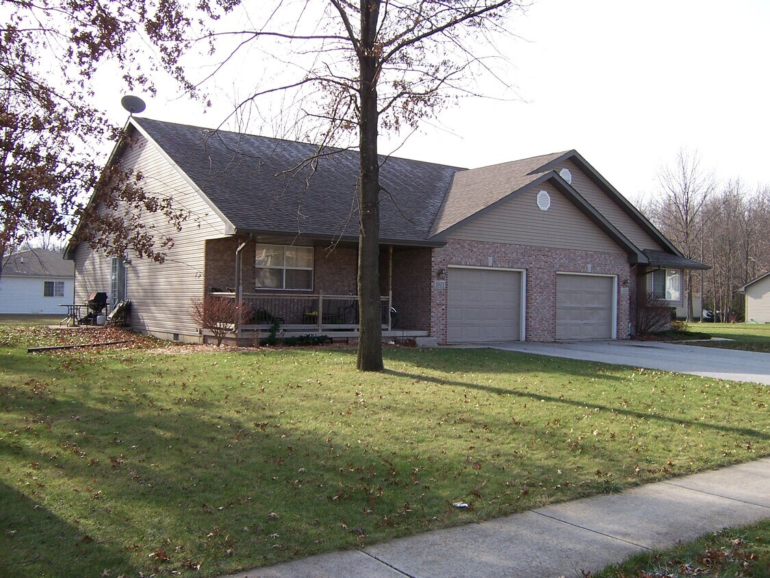 1609 Washington Ave, Chesterton, IN 46304 Townhome Rentals in