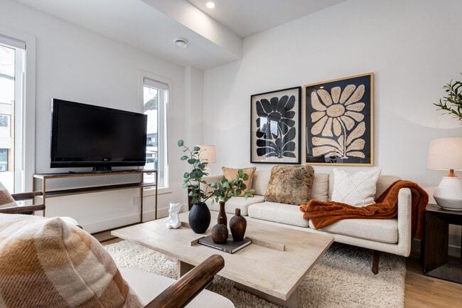 Building Photo - Pet-Friendly Modern 3 Bedroom Townhouse in Capitol Hill