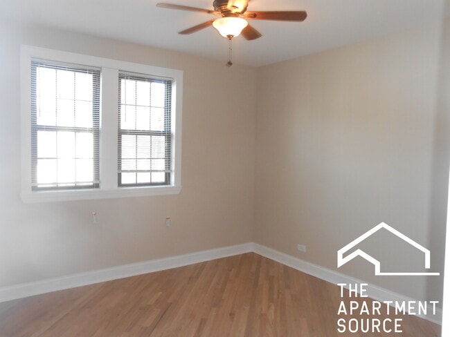 Building Photo - 894 Green Bay Rd