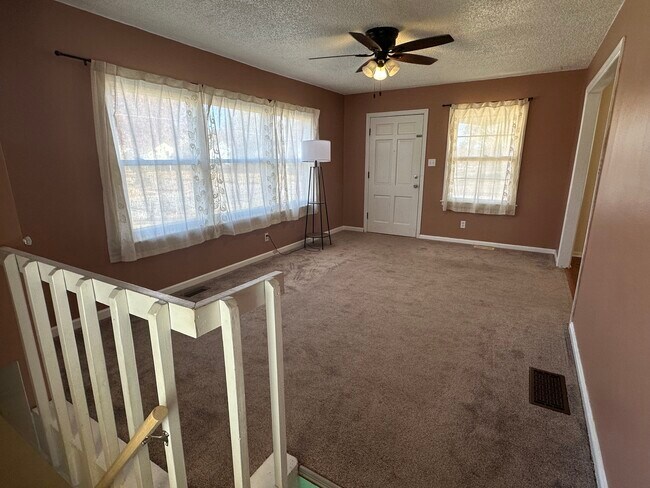 Foto del edificio - 957 N Ridgewood Dr