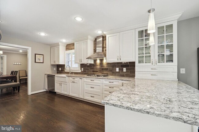 Building Photo - 10226 Democracy Ln