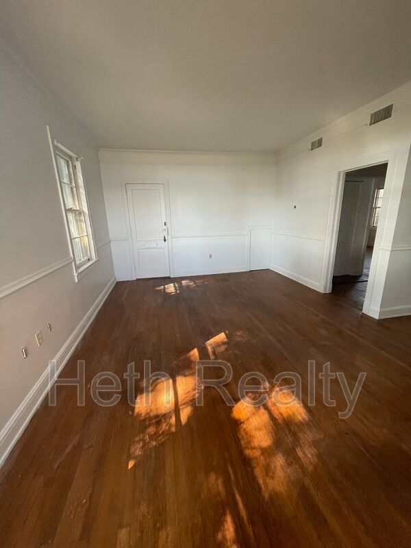 Building Photo - 2748-3 Vernon Terrace