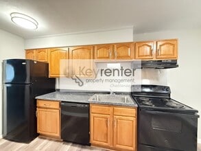 Building Photo - 305 Sunrise Ln