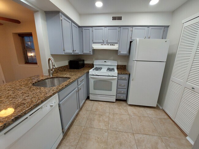 Cocina - 2207 Society Plz