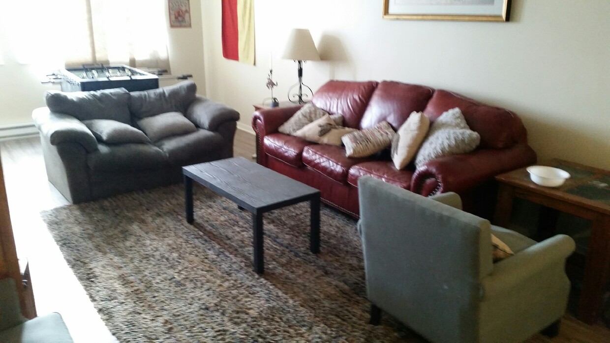 Primary Photo - 300 Van Tuyl Cir, Unit C