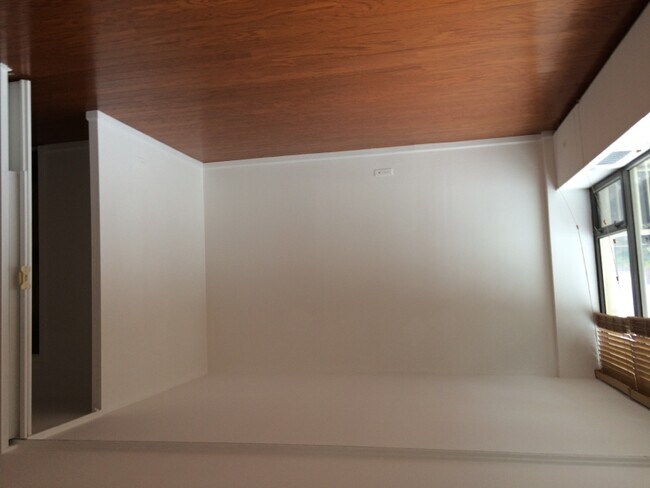 Foto del edificio - 3930 N Pine Grove Ave