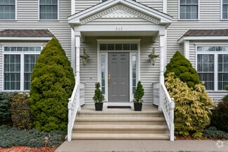 Building Photo - 546 White Plains Rd