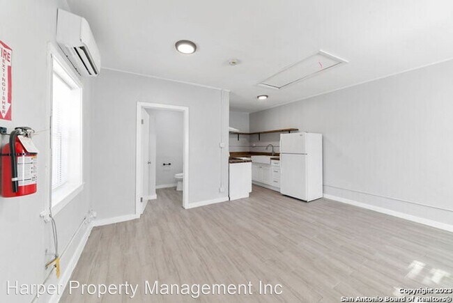 Building Photo - Studio, 1 bath House - 5003 S Flores St Un...