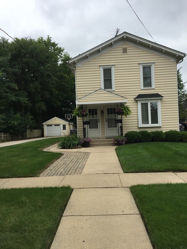 Front of House - 114 S 6th St
