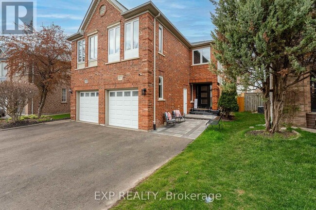 Building Photo - 457 Heddle Crescent