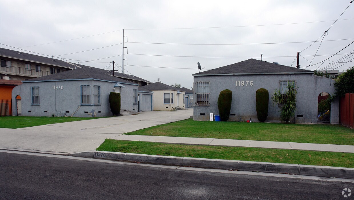 Foto principal - 11970-11976 Gale Ave