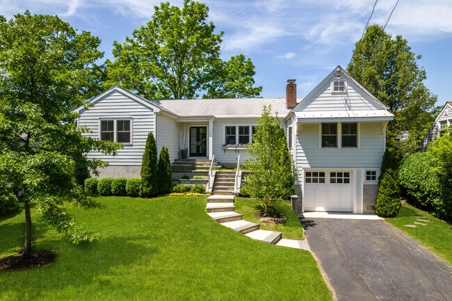 Foto del edificio - 10 Farm Creek Rd