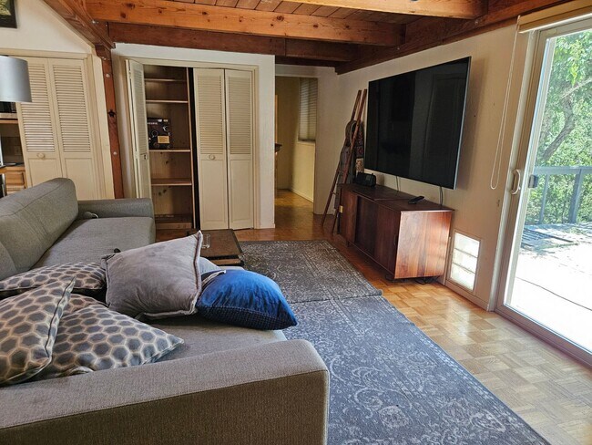 Foto del edificio - 1 Bedroom 1 Bathroom attached apartment wi...