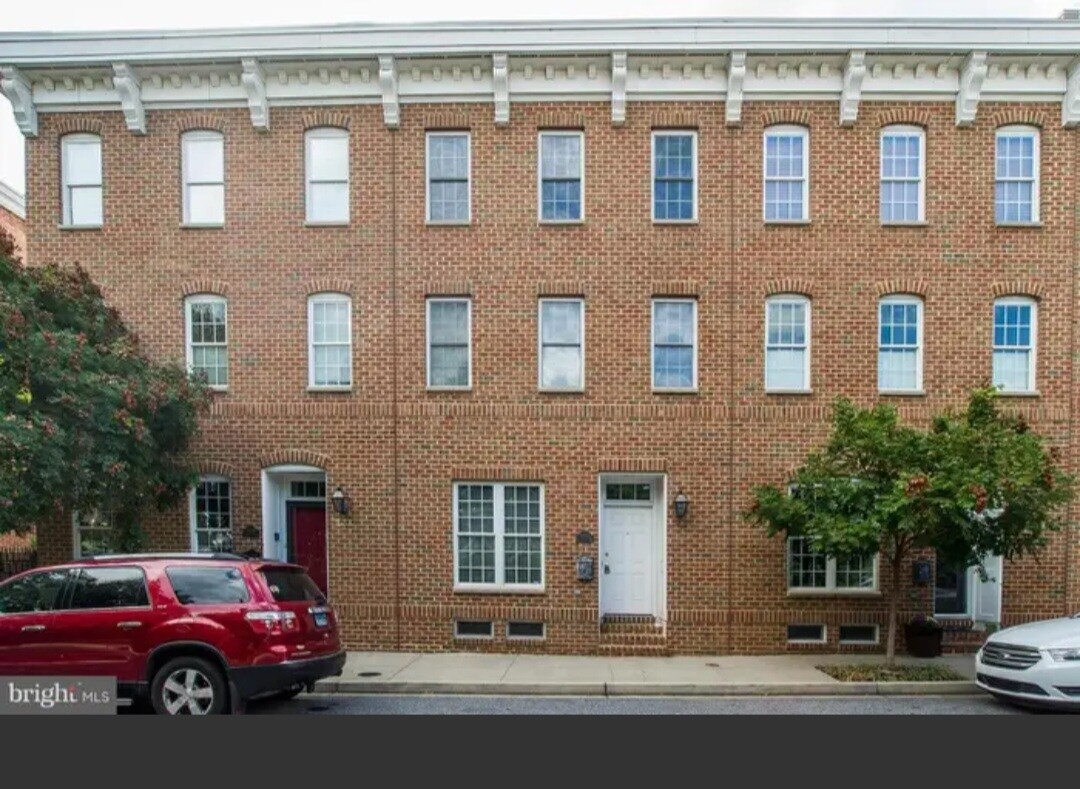 Primary Photo - 1820 Webster St