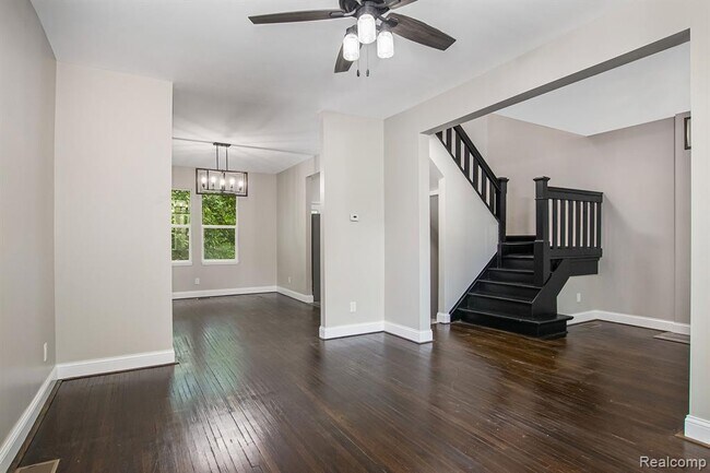 Building Photo - 92 Englewood St