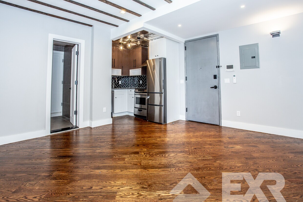 Primary Photo - 35 Claver Pl