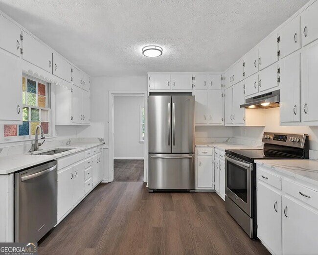 Foto del edificio - 2164 Riverbrook Rd