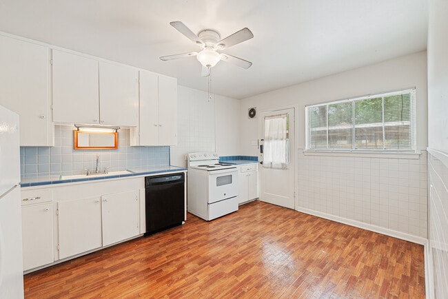 Building Photo - 417 W Gramercy Pl