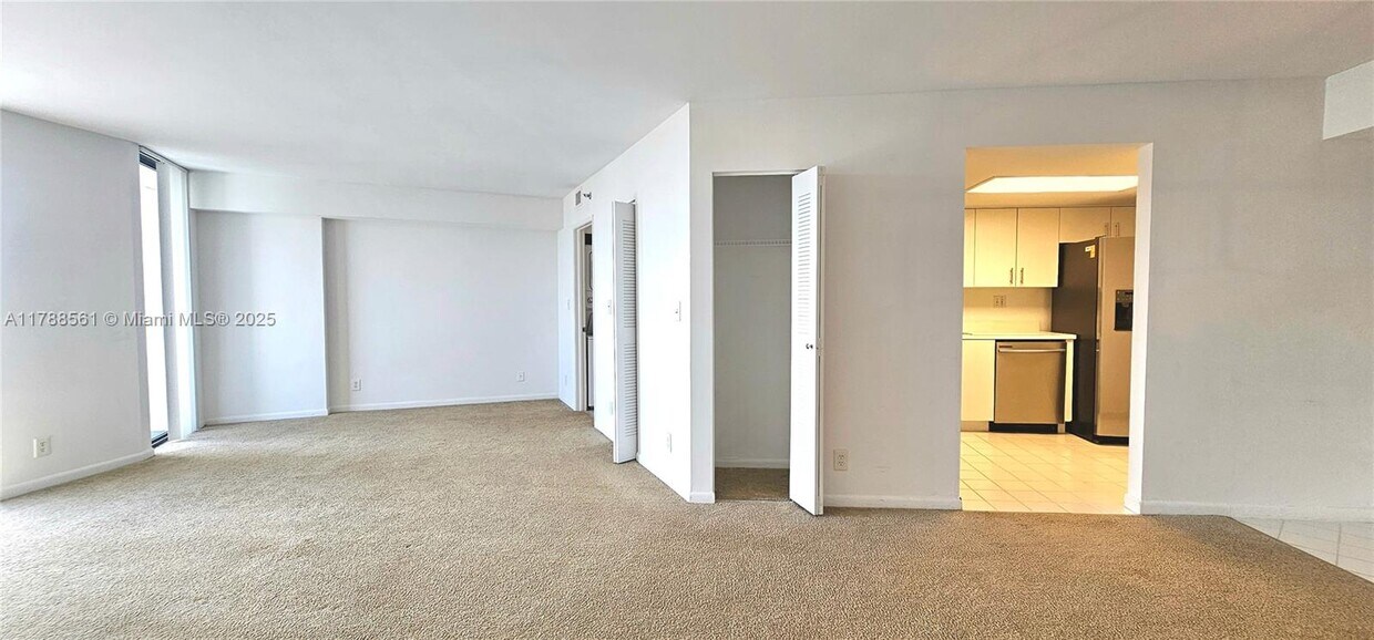 Foto principal - 3300 NE 192 St