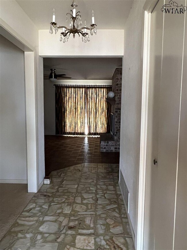 Building Photo - 2401 N Leighton Cir