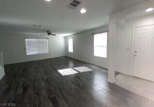 Building Photo - 1051 Admiral Emblem St