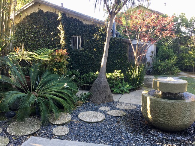 Backyard Garden Studio Cottage - 719 Kensington Rd