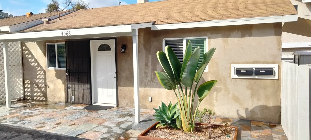 Foto principal - 4568 W 170th St