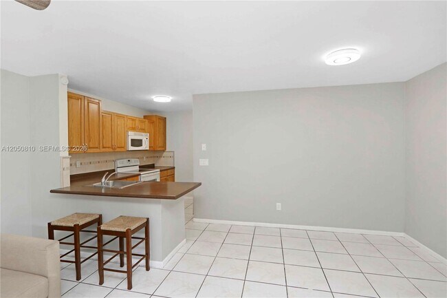 Building Photo - 2530 W 67th Pl
