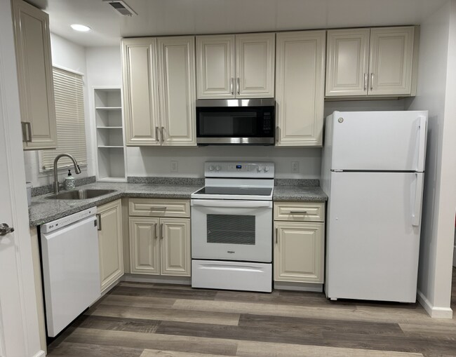 Foto del edificio - 28532 Grayling Ave