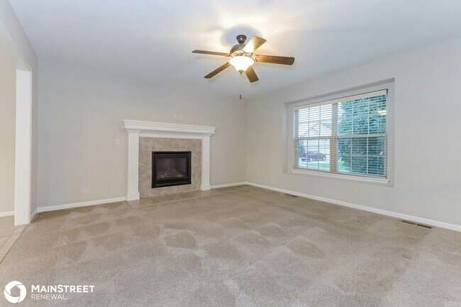 Building Photo - 400 Golfview Dr