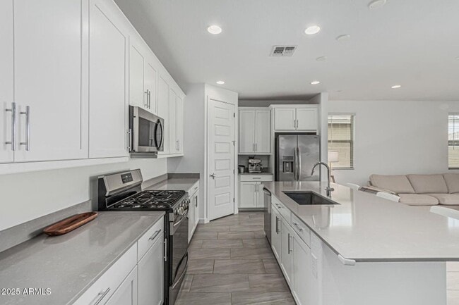 Foto del edificio - Newer Built 3 Bedroom/2 Bath Single Level Home in Queen Creek! Community Pool, Splash Pad, Lakes ...