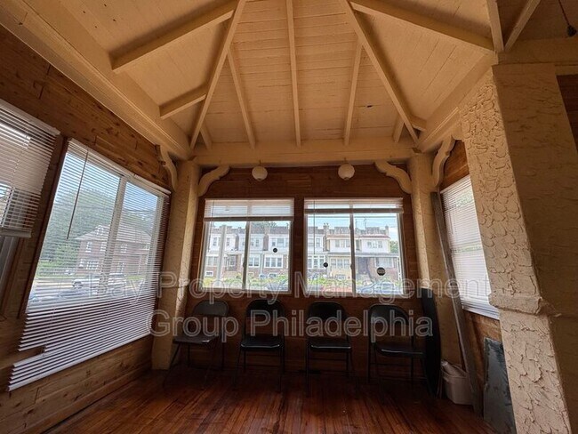 Foto del edificio - 6425 Paschall Ave