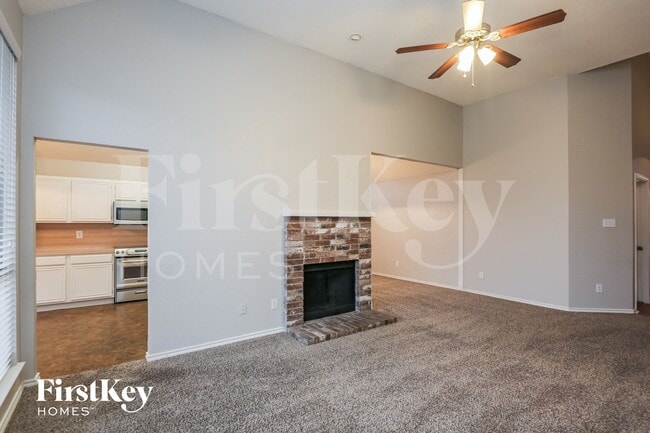 Foto del edificio - 136 Woodcreek Dr