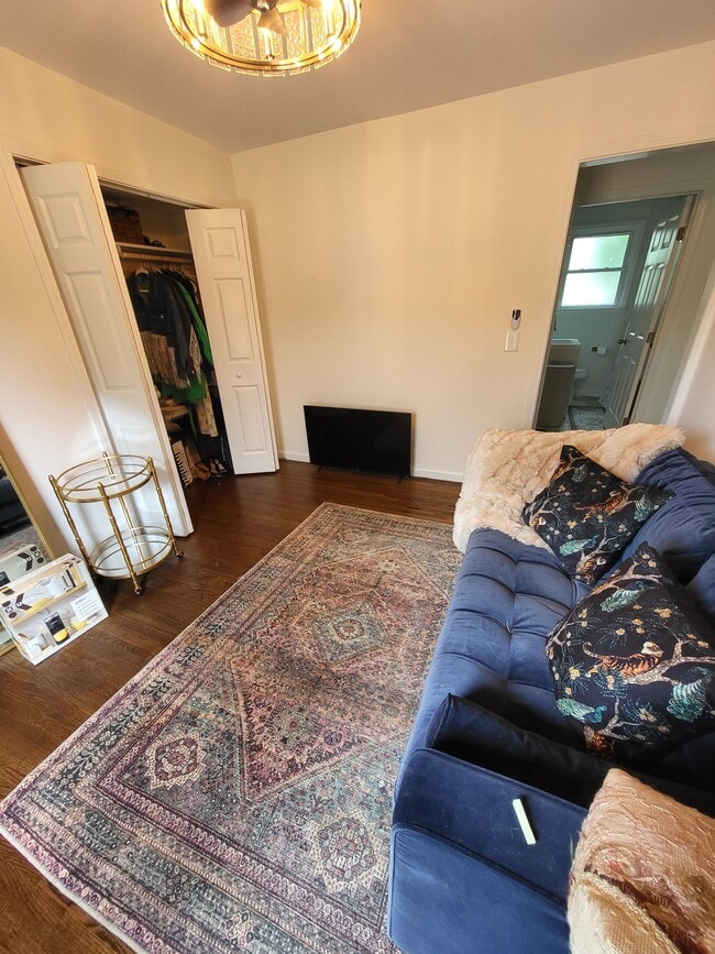Living Room - 1512A Sweetbriar Ave