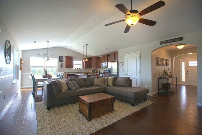 Foto del edificio - 210 Jewel Ct