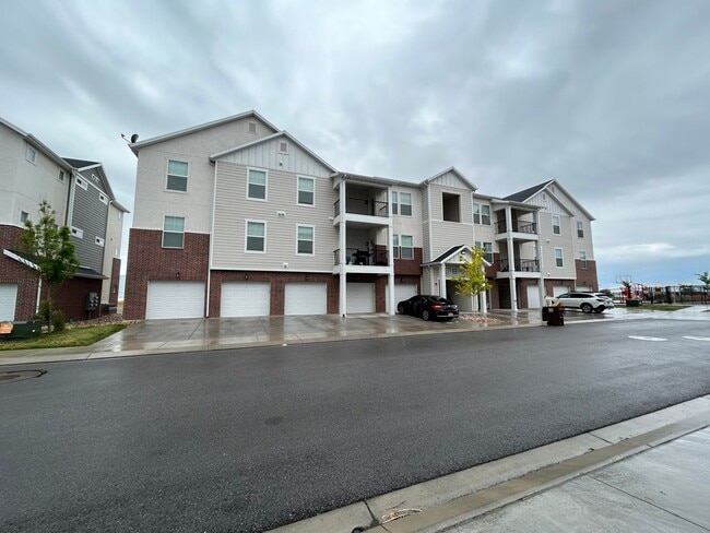 Building Photo - 573 N 360 W