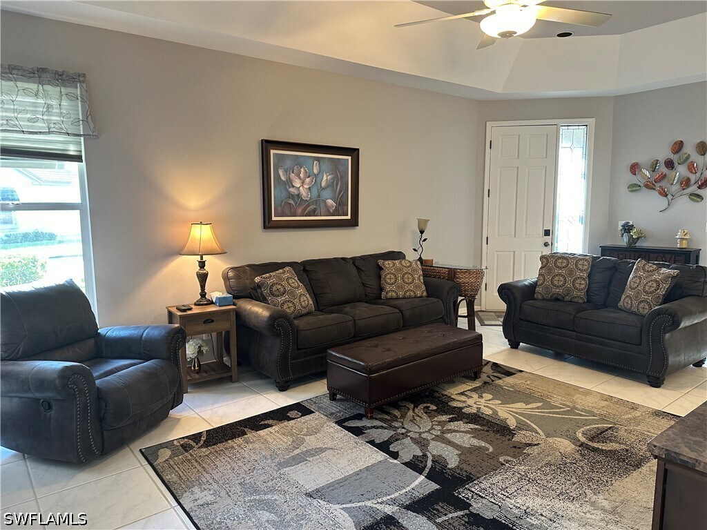 Building Photo - 8564 Fairway Bend Dr