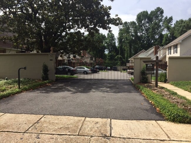 Foto del edificio - AVIALABLE NOW! GATED COMMUNITY! NEAR USA C...