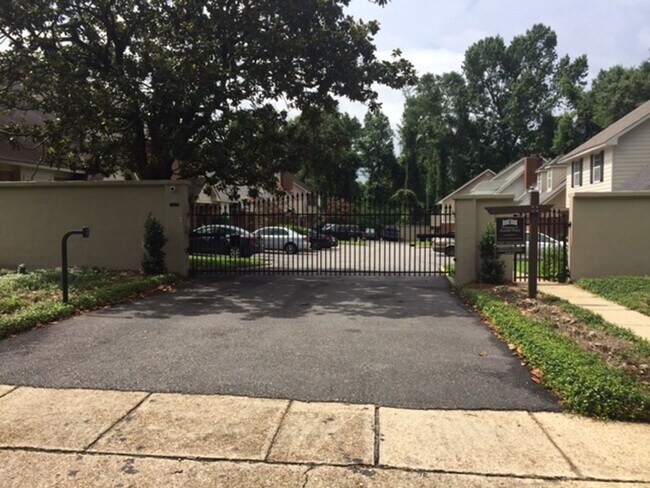Foto del edificio - Three Bedroom / 2 Bath Townhome in Gate Co...