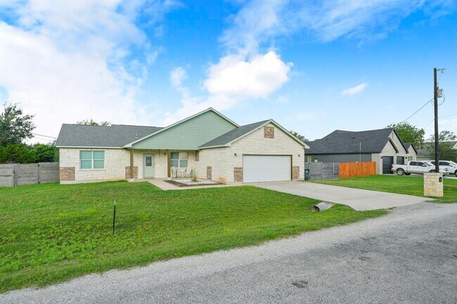 Building Photo - 125 Naalehu Ct