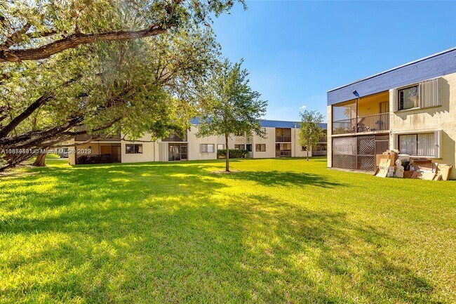 Building Photo - 177 Lakeview Dr