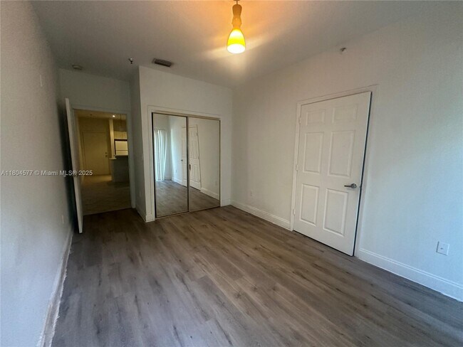 Foto del edificio - 2734 Bird Ave