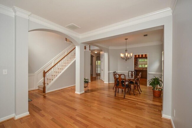 Foto del edificio - 212 Ivy Glen Cir