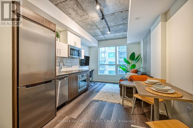 Building Photo - 211-1211 Besserer St
