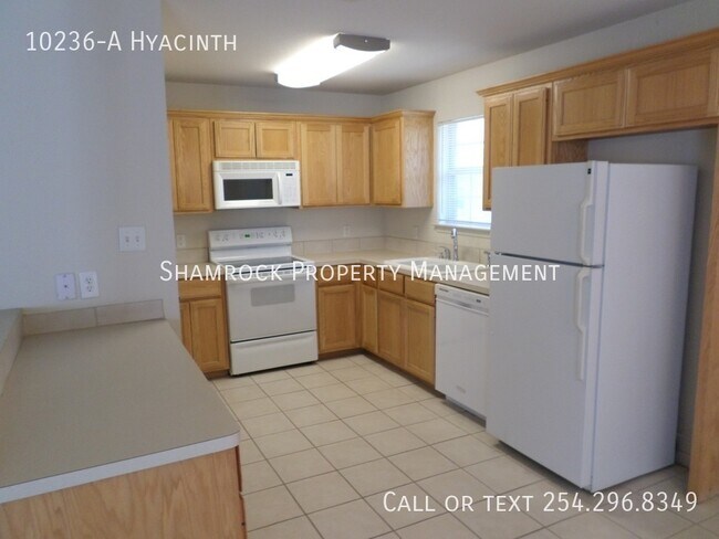 Building Photo - 3/2 Duplex in China Spring ISD