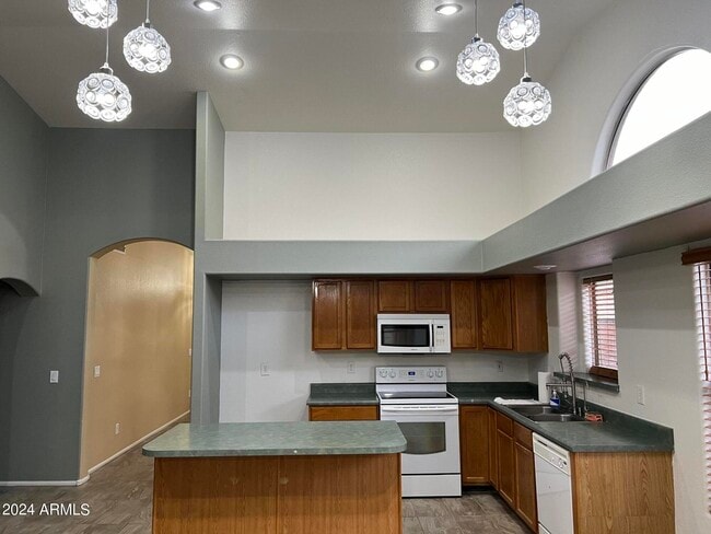 Building Photo - 11223 E Persimmon Ave