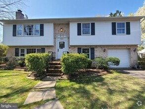 Building Photo - 8812 Danewood Dr