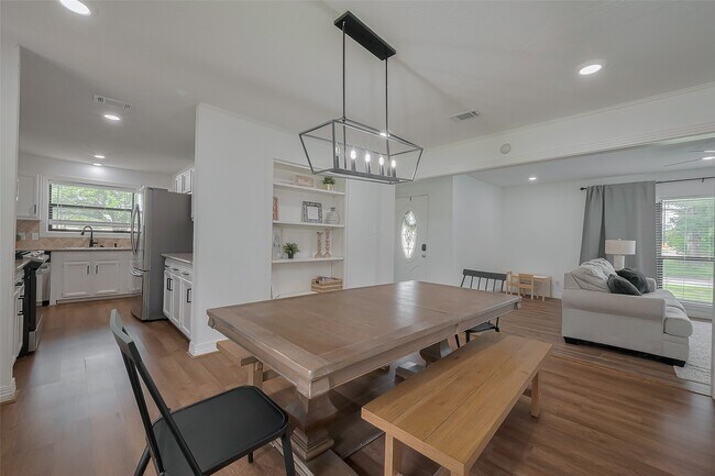 Foto del edificio - 8057 Ridgeview Dr