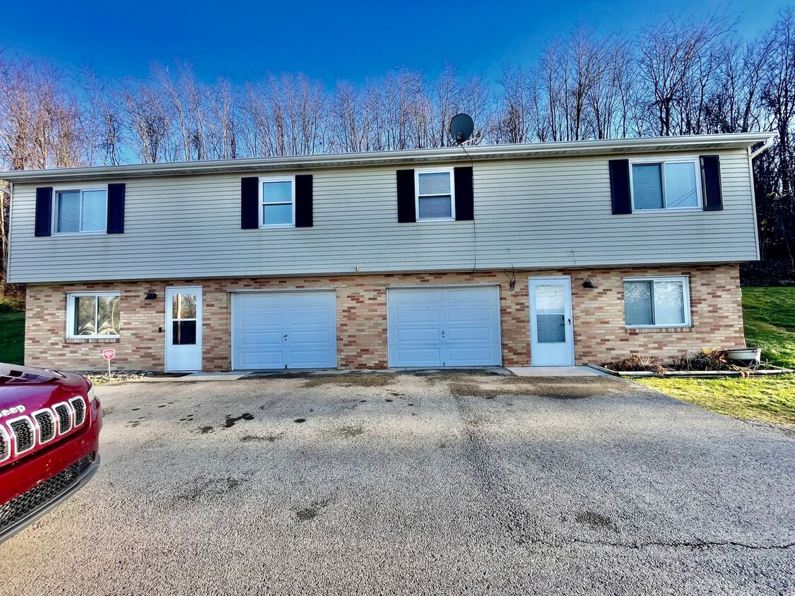 Primary Photo - 3 Bed 1 Bath- Freedom PA!